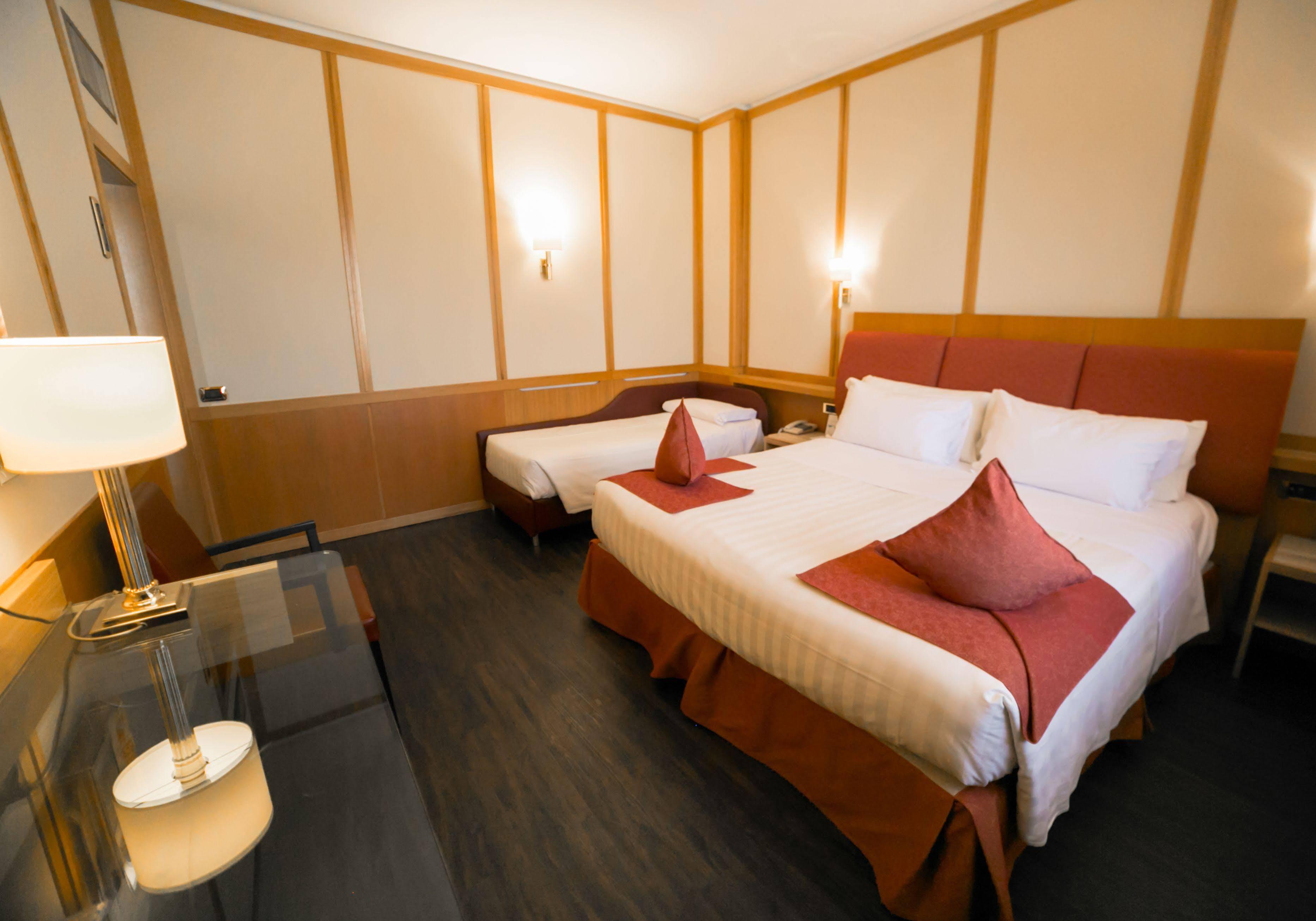 Best Western Hotel President - Colosseo Roma Esterno foto
